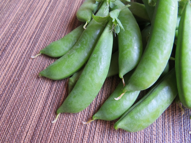 スナップエンドウに成り代わる厄介な害虫 ウラナミシジミを食べてみた 野食ハンマープライス
